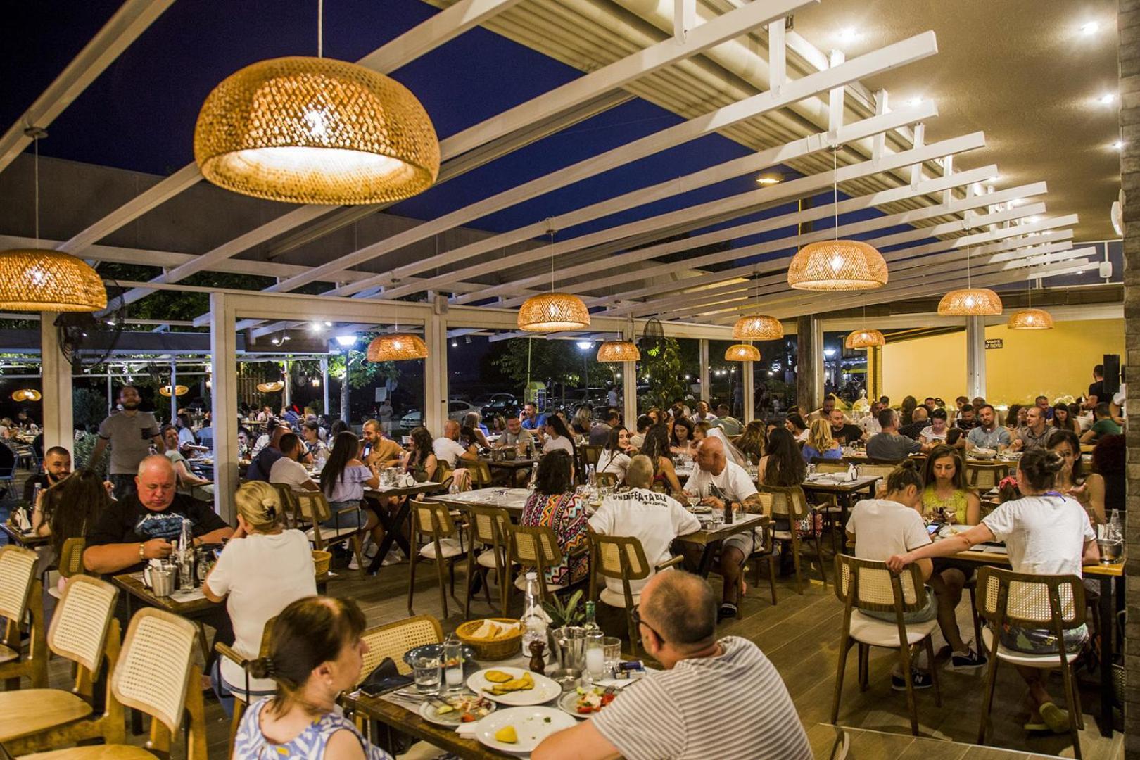 Kasta Beach Hotel Ofrinion Ngoại thất bức ảnh